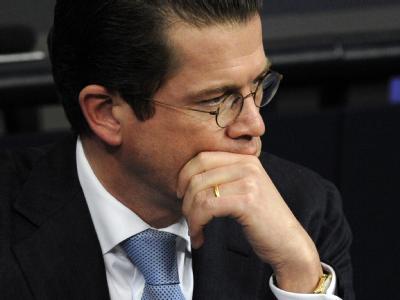 Bundesverteidigungsminister Karl-Theodor zu Guttenberg (CSU) Anfang Dezember im Bundestag. Guttenberg