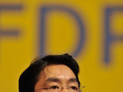 FDP-Chef Rösler will sich künftig bei der Wahl des Koalitionspartners nicht beschränken. Foto: Jochen Lübke/Archiv Philipp Rösler
