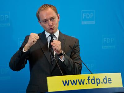Für FDP-Generalsekretär Christian Lindner eine klare Sache: Die Parteibasis wird den Euro-Kurs der Führung mittragen. Foto: Tobias Kleinschmidt, dpa Lindner
