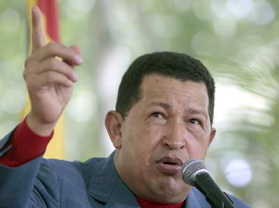 Venezuelas Präsident Chavez unterstellt Kolumbien und den USA Angriffsabsichten. Präsident Chavez