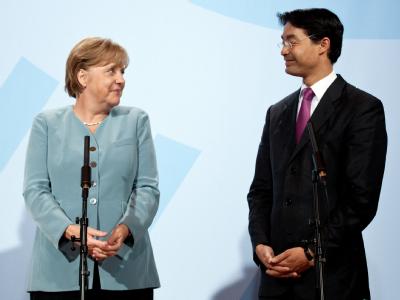 Bundeskanzlerin Angela Merkel (CDU) und ihr Vizekanzler Philipp Rösler von der FDP. Gute Laune