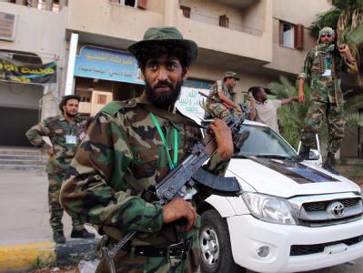 Gaddafi-treue Soldaten westlich von Tripolis. (Archivbild) Soldaten