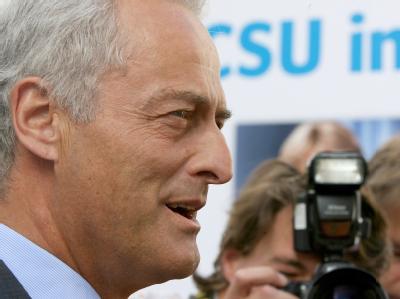 Der Vorsitzende der CSU-Landesgruppe im Bundestag, Peter Ramsauer. Peter Ramsauer