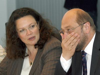 Der Spitzenkandidat der SPD für die Europawahl, Martin Schulz, neben der stellvertretende SPD-Vorsitzenden Andrea Nahles. Nahles und Schulz