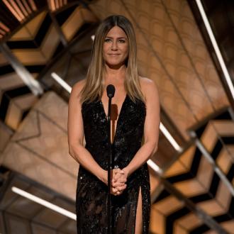 Die 49-Jährige traf sich kürzlich mit den Clooneys. Sie findet es ''so schön'', Schauspielkollege George Clooney mit seinen Kindern zu sehen. Jennifer Aniston