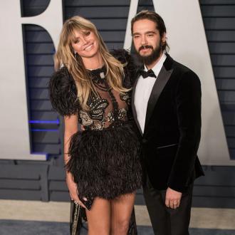 Das Model hat nicht nur ein Hochzeitskleid, sondern auch die Hochzeit auf dem Kleid. Heidi Klum, Tom Kaulitz