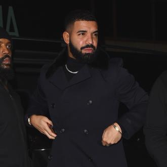Noch vor wenigen Monaten hat der Vater des Rappers von seinem Sohn geschwärmt. Jetzt wirft er ihm vor, über die Familienverhältnisse gelogen zu haben. Drake
