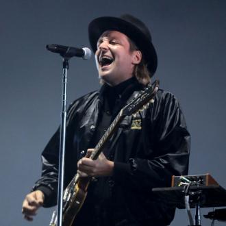Der Frontmann der Band Arcade Fire trägt seine Wut über die Aussagen des US-Präsidenten zu Twitter und bezeichnet ihn als Rassisten. Arcade Fires Win Butler