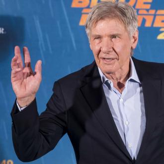 Der Schauspieler gibt Ratschläge für den neuen Han Solo-Darsteller. Auch der Regisseur zehrt aus der Erfahrung der Leinwandlegende. Harrison Ford