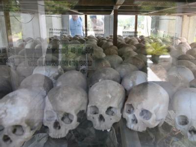 Schädel von Opfern: Den Polit-Visionen der kambodschanischen Steinzeit-Kommunisten fielen etwa zwei Millionen Menschen zum Opfer. Schädel
