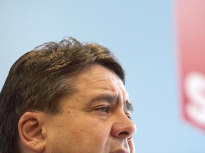 SPD-Chef Sigmar Gabriel attackiert Kanzlerin Merkel. SPD-Chef Gabriel