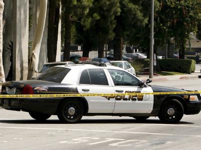 Zwei US-Polizisten müssen sich nach dem Tod eines Obdachlosen vor Gericht verantworten. (Archivbild) US-Polizei