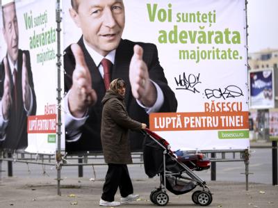 Wahlplakate für Staatschef Traian Basescu in Bukarest. Wahlplakate