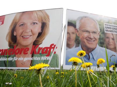 Wahlplakate der SPD und der CDU. Eine Woche vor der Landtagswahl liefern sich Schwarz-Gelb und Rot-Grün ein Kopf-an-Kopf-Rennen. Wahlplakate