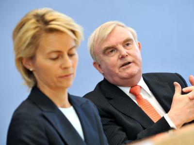 DIHK-Präsident Driftmann zusammen mit Bundesarbeitsministerin von der Leyen. (Archivbild) DIHK-Chef und Ministerin