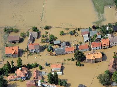Teile des Ortes Ostritz an der polnischen Grenze zwischen Görlitz und Zittau sind komplett vom Wasser der Neiße überspült. Wohnhäuser in Ostritz
