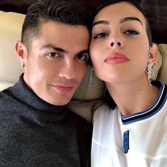 Der Fußballer ist es in manchen Situationen einfach leid, berühmt zu sein. Zudem gäbe es nur sehr wenige Menschen, denen er voll vertraut. Cristiano Ronaldo