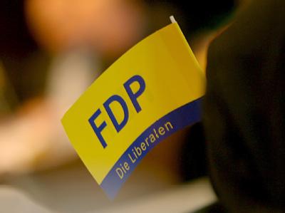 Die FDP will spätestens 2012 die Steuern um 16 Milliarden Euro senken. FDP