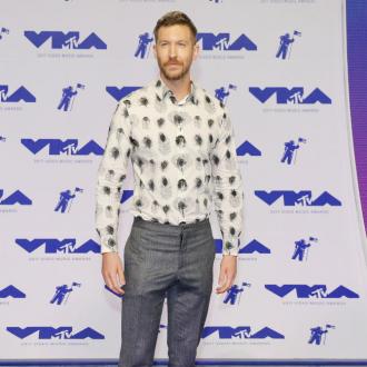 Der schottische DJ hat keine Lust mehr auf große Festivals, da er ''keine Verbindung'' zu den Konzertbesuchern spüre. Calvin Harris