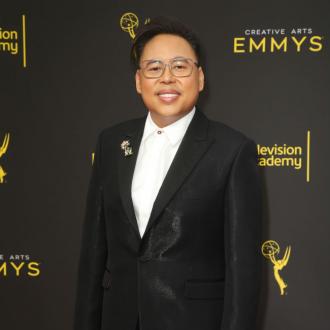 Der Schauspieler trauert um seinen geliebten Stiefvater. Dieser ist am Coronavirus gestorben. Auch seine Mutter ist infiziert. Nico Santos