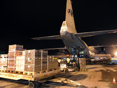 Verladung von Hilfsgütern für Haiti Hilfsgütertransport nach Haiti