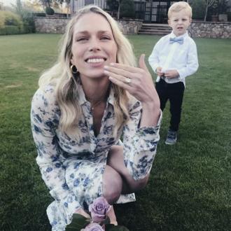 Die Schauspielerin hat Ja gesagt. Schon bald will sie mit ihrem Liebsten vor den Traualtar treten. Erin Foster