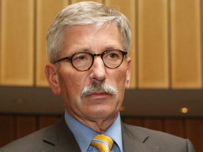 Thilo Sarrazin war wegen Äußerungen zur Integration von türkisch- und arabisch-stämmigen Menschen in die Schlagzeilen geraten. Thilo Sarrazin