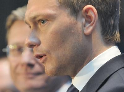 FDP-Parteichef Westerwelle neben dem Generalsekretär der Partei, Christian Lindner. (Archivbild) Parteichef und Generalsekretär