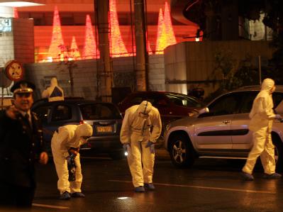 Ermittler am Ort des Anschlags in Athen. Anschlag in Athen