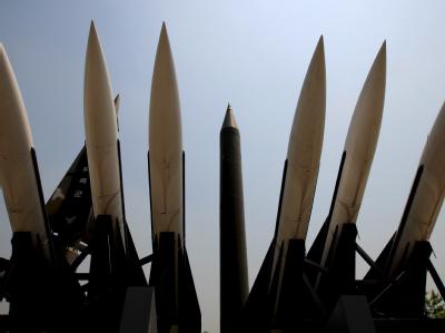 Die jüngsten Raketentests des bitterarmen Nordkorea haben schätzungsweise mehr als eine halbe Milliarde Euro gekostet. (Symbolbild) Raketen
