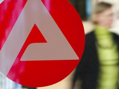 Logo der Arbeitsagentur für Arbeit: Die Zahl der Arbeitslosen in Deutschland ist im Juli saisonbedingt um 39 000 auf 3 192 000 gestiegen. Bundesagentur