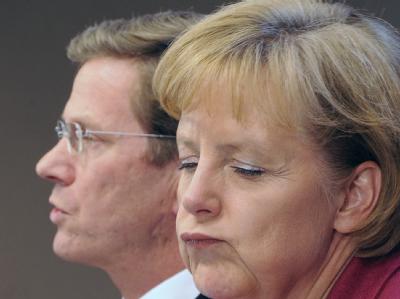 Bundeskanzlerin Merkel (CDU) und Bundesaußenminister Westerwelle (FDP). Noch läuft in der Koalition nicht alles glatt. Westerwelle und Merkel