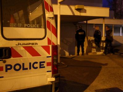 Französische Polizei am Ort eines Verbrechens. Bei einem Nachbarschaftsdrama in Paris hat es fünf Tote gegeben. (Symbolbild) Ermittler
