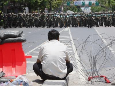 Die Armee rückt in Bangkok auf die Positionen der Regierungsgegner vor. Konfrontation