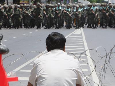 Die Armee rückt in Bangkok auf die Positionen der Regierungsgegner vor. Konfrontation