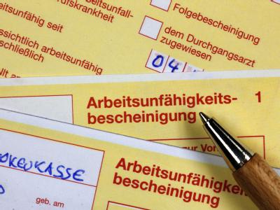 Die Arbeitnehmer melden sich wieder häufiger krank. Krankenscheine