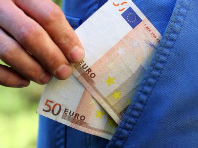 Mehr Netto vom Brutto - mit Steuersenkungen will die Koalition erreichen, dass die Bürger mehr Geld in der Tasche haben. Mehr Netto vom Brutto