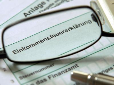 Die CSU im Bundestag dämpft die Erwartungen auf größere Steuerentlastungen im kommenden Jahr. Einkommenssteuererklärung
