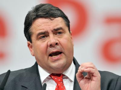Der SPD-Vorsitzende Gabriel unterstützt die Kritik der USA an der Wirtschaftspolitik der Bundesregierung. Sigmar Gabriel
