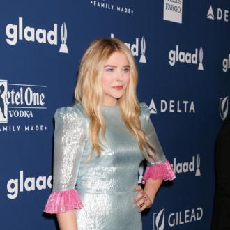 Aus dem unglücklichen Vorfall entwickelte sich ein unerwarteter Bonus. Die nasale Stimme der Schauspielerin wurde zum Hit. Chloë Grace Moretz