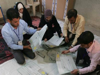 Stimmenauszählung nach der Wahl im Irak. Stimmenauszählung