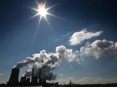 Rauch eines Braunkohlekraftwerks: In Bonn verhandelt die UN-Arbeitskonferenz über den Klimaschutz. Braunkohlekraftwerk