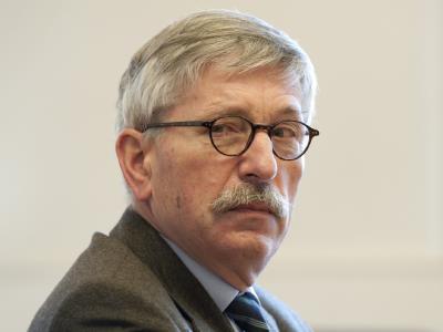 Thilo Sarrazin: «Aufgrund der üppigen Zahlungen des deutschen Sozialstaats ziehen wir eine negative Auslese von Zuwanderern an». Sarrazin