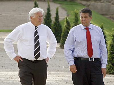 SPD-Kanzlerkandidat Steinmeier zusammen mit Umweltminister Gabriel. (Archivbild) Steinmeier und Gabriel