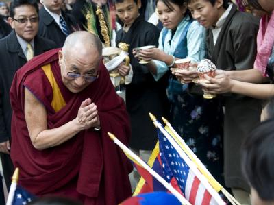 Der Dalai Lama wird bei seiner Ankunft in Washington von Anhängern begrüßt. Dalai Lama in Washington