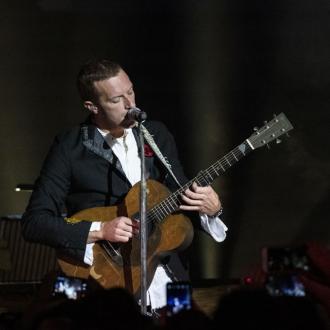 Die Band hat ein kleines Nebenprojekt veröffentlicht. Auf Apple Music gibt es überarbeitete Songs und ein Video. Coldplay
