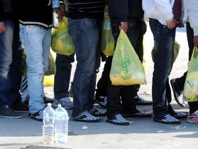 Flüchtlinge aus Tunesien auf der italienischen Insel Lampedusa. Flüchtlinge