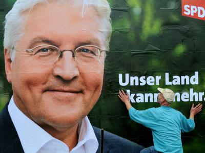 Ein SPD-Wahlplakat mit dem Bild des Kanzlerkandidaten Frank-Walter Steinmeier. Wahlplakat