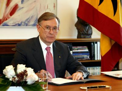 Bundespräsident Horst Köhler am Schreibtisch in seinem Arbeitszimmer in Schloss Bellevue. (Archivfoto) Bundespräsident Köhler