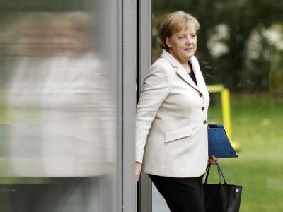 Bundeskanzlerin Angela Merkel verlässt die große Runde der Koalitionsverhandlungen - das war aber noch lange nicht die letzte Sitzung. Koalitionsverhandlungen